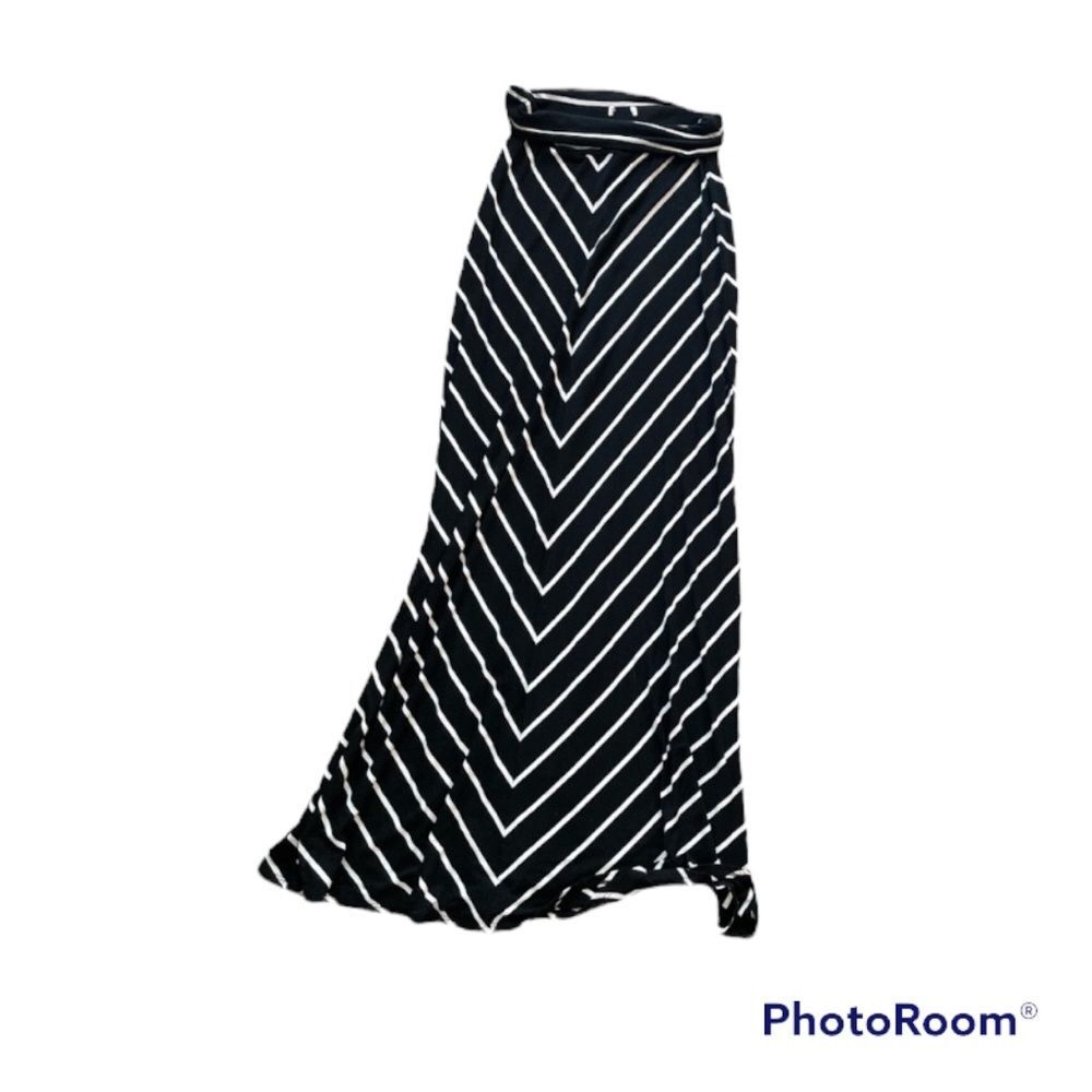 ⚡️ Striped Black White Chevron Maxi Skirt ~ Size S ⚡️